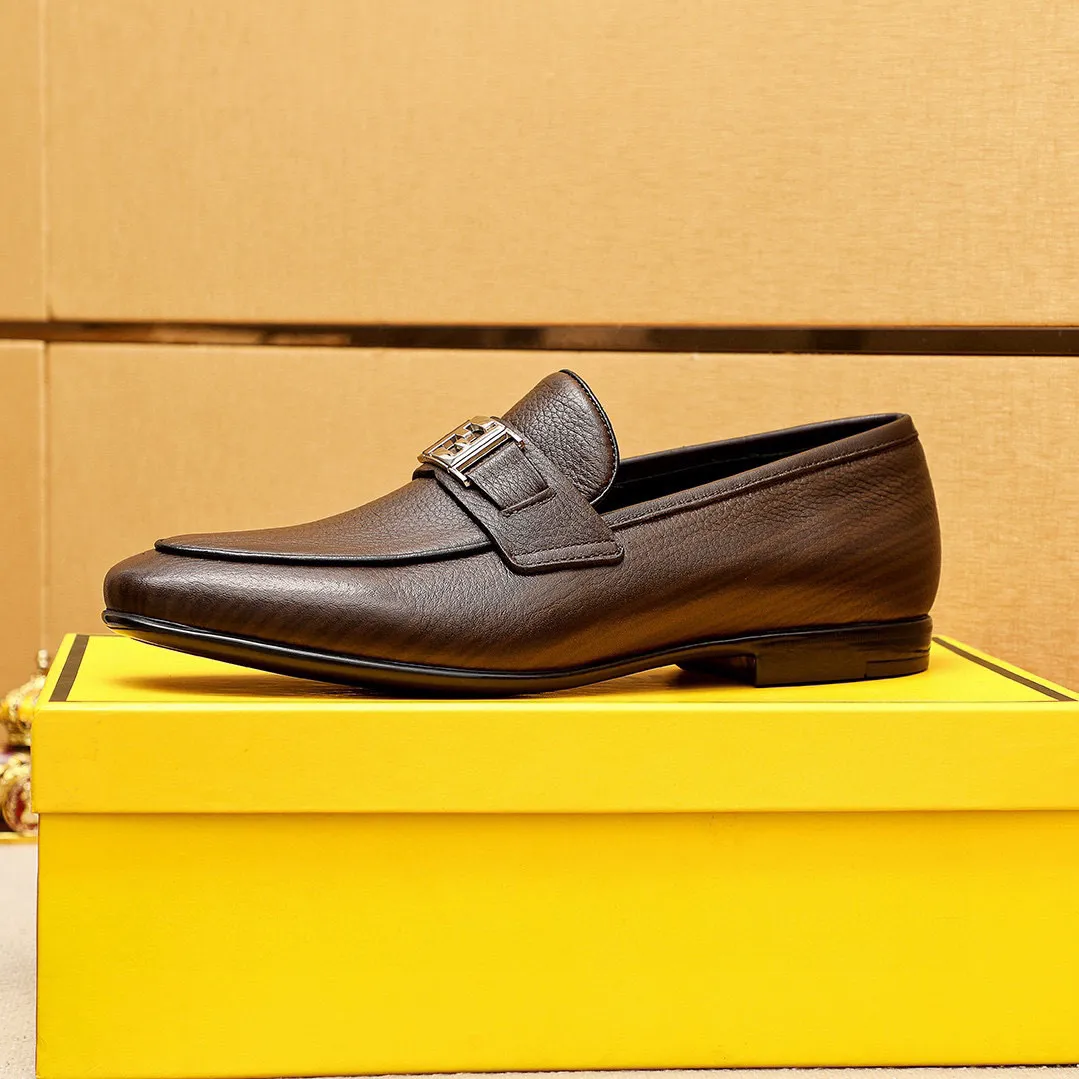 Men's shoes 💰442 💐 Product trademark: FENDI [Fendi] casual leather shoes Regular size: 38-44 (45🉑️customized) Product materials: Selected imported first-layer pebbled cowhide leather upper + luxury hardware buckle, imported cowhide leather lining. Strong three-dimensional visual effect, rubber outsole Color: 1⃣️color optional